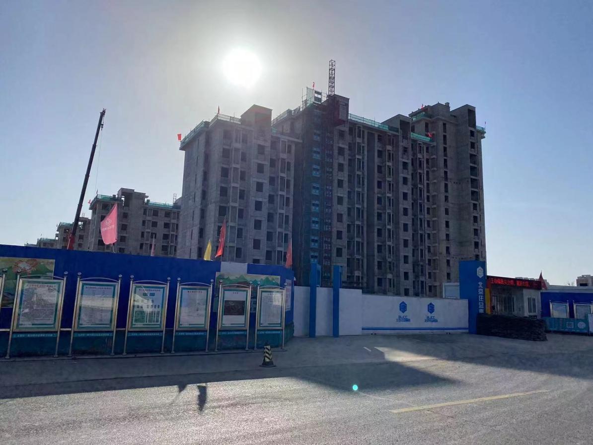 進(jìn)入施工現(xiàn)場(chǎng)大門(mén)